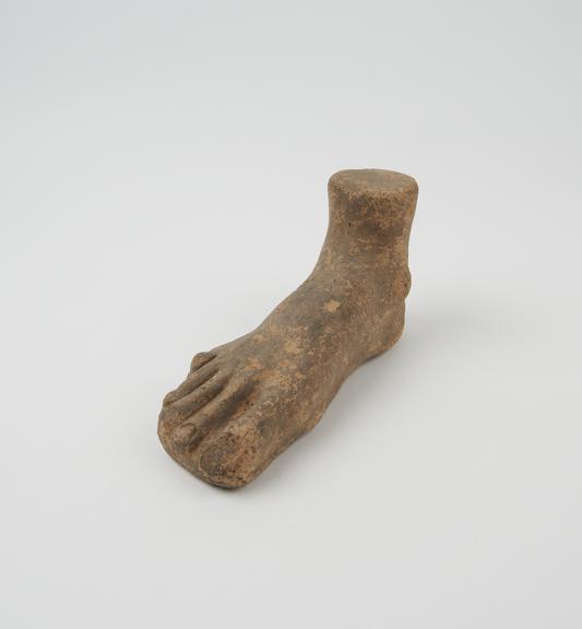 Votive right foot (votive foot)