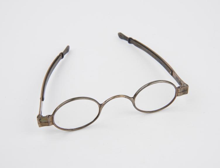 Spectacles with oval lenses and sliding sides Science Museum Group
