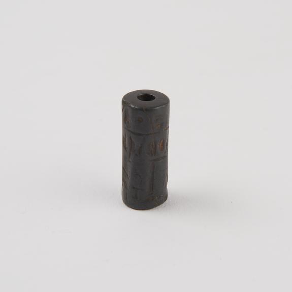 Cylindrical seal or bead