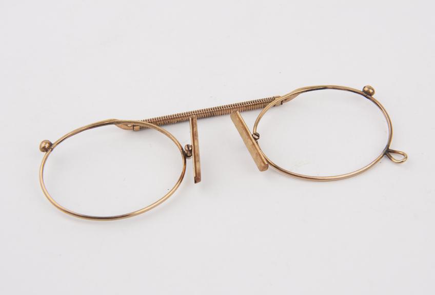 Gold-plated horizontal clip spectacles with oval bar