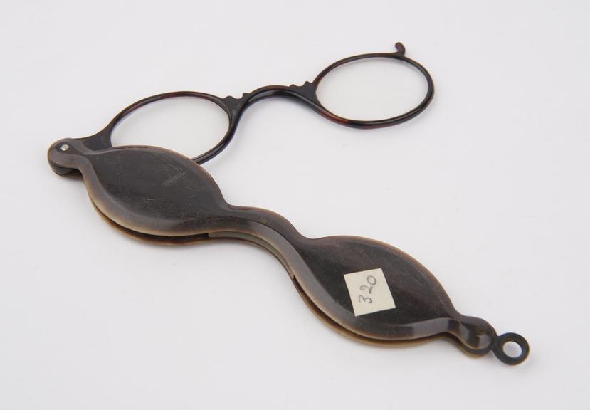 Horn eyeglasses with oval lenses