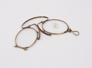 'Improved' Canadian gold folding spectacles with oval lenses