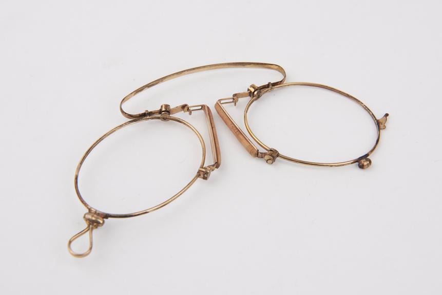 Plain gold-plated Canadian folding spectacles with oval lenses