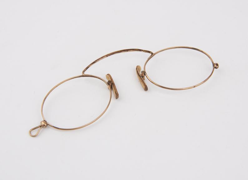 Gold-plated clips spectacles with oval lenses (no lenses