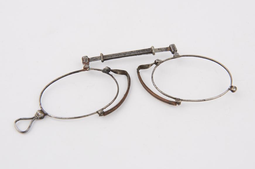 'Original' horizontal spring clip eyeglasses, French