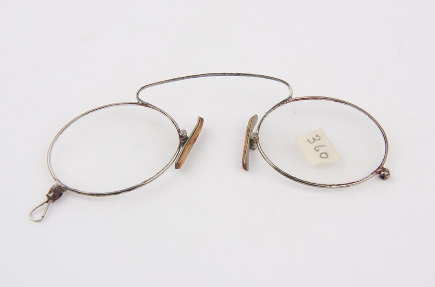 Nickelled clip eyeglasses with oval lenses and cork (?)