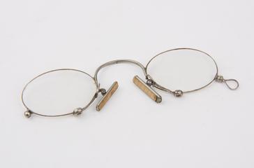 Nickelled rigid clip eyeglasses with oval lenses