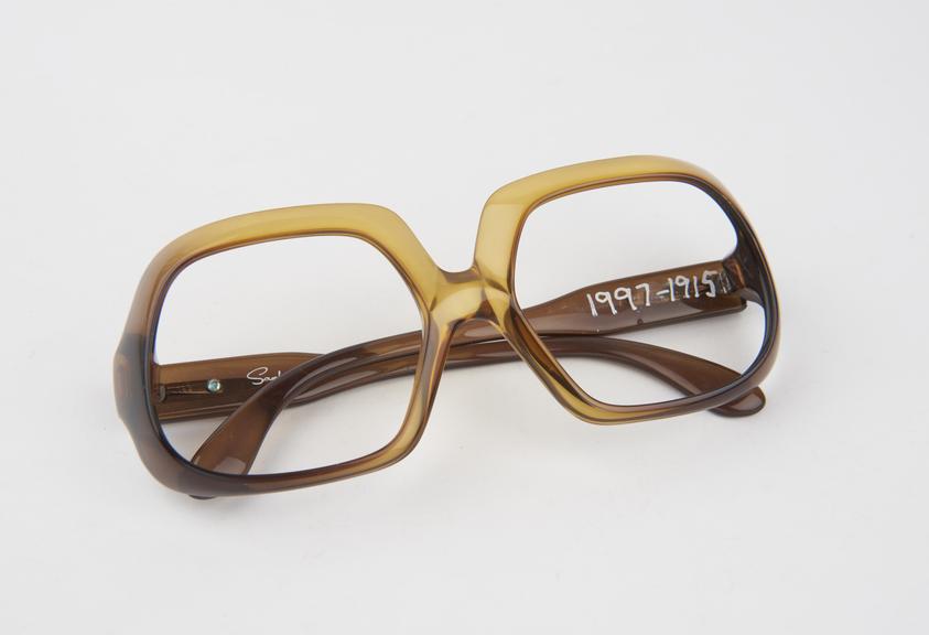 Spectacle frame, graduated colour cellulose acetate