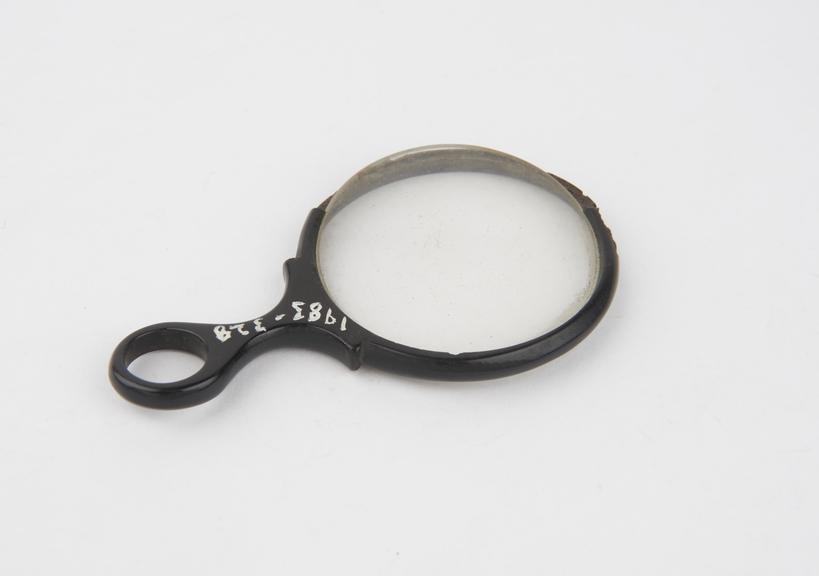 Hand magnifying glass lens with plastic (mock horn) mount