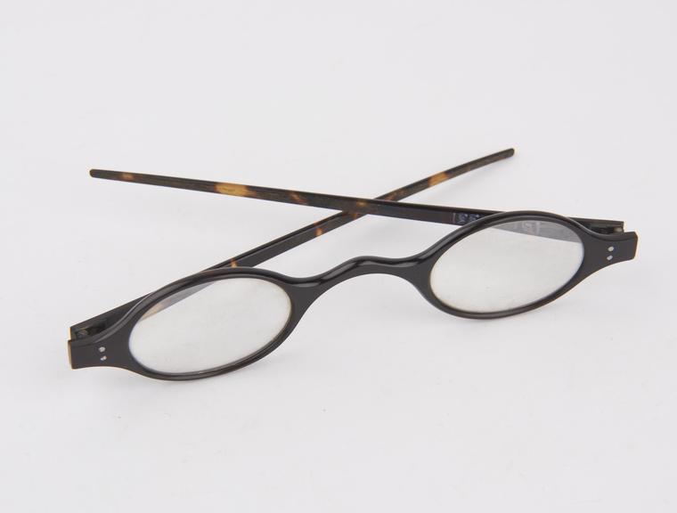 Pair of tortoiseshelll rimmed spectacles