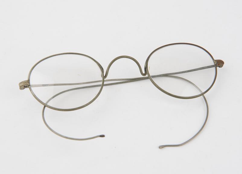 Pair of round-rim spectacles with nickel silver frames