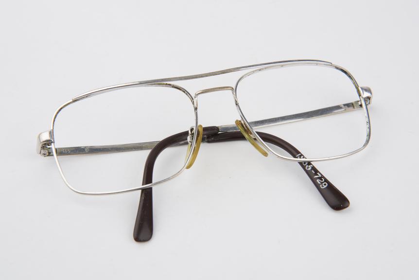 Pair of lightweight spectacle frames, male style