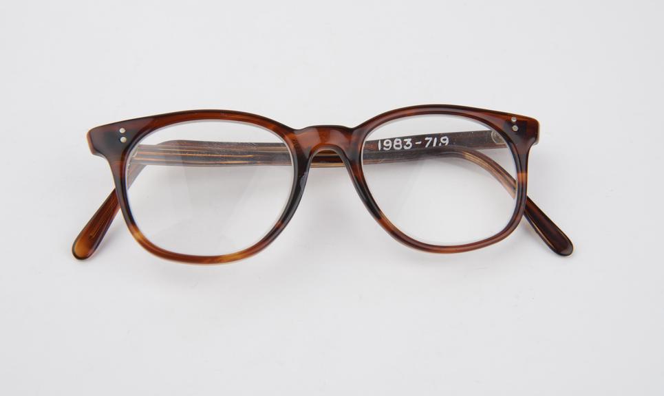 Spectacles, male style, NHS frame