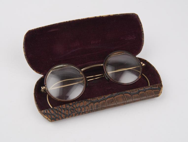 Pair of double spectacles, gold frame inner spectacles