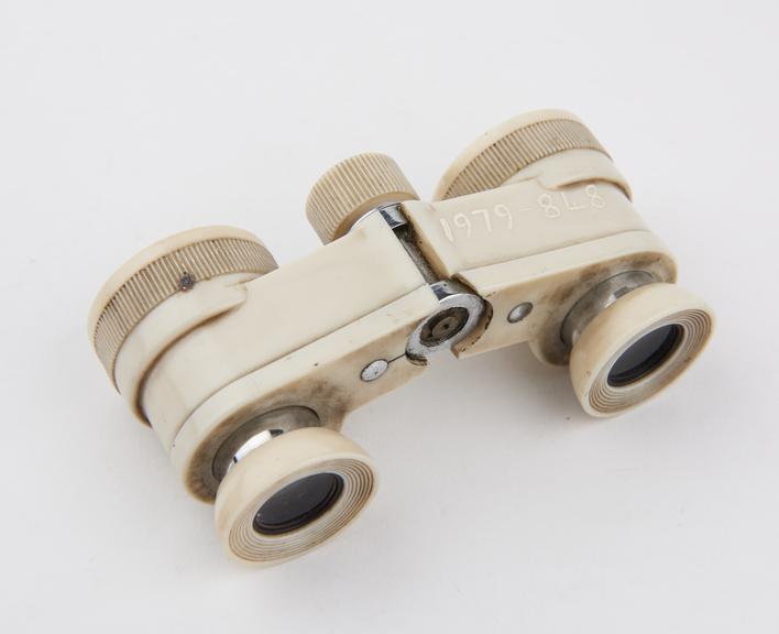 Pair of ?Galilean? type opera glass binoculars (3-4 power &