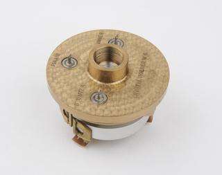 Essen-type z-cut quartz ring, mounted in mechanism