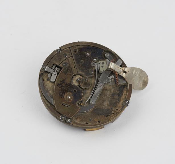 Movement with winding mechanism operated by opening and closing