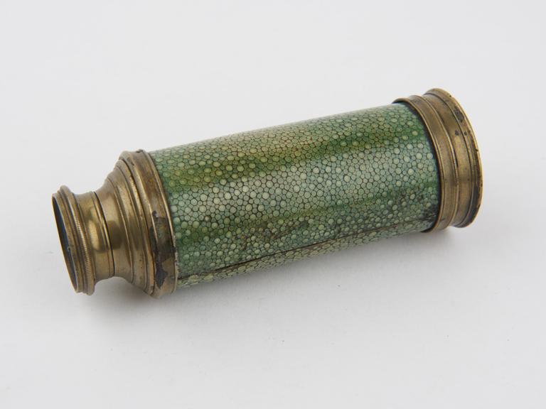 Achromatic spyglass