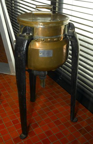 Steam-heated crucible, London, England, 1910-1930