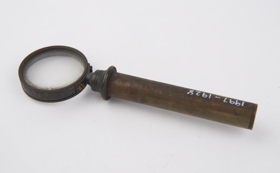 Brass hand held magnifier, made 1850-1924 (Wellcome No. B1072)