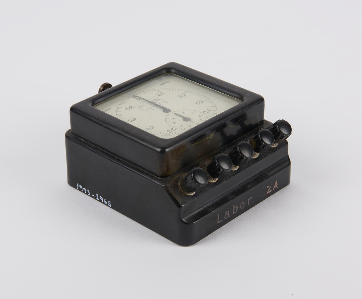 AEG electrical time clock | Science Museum Group Collection