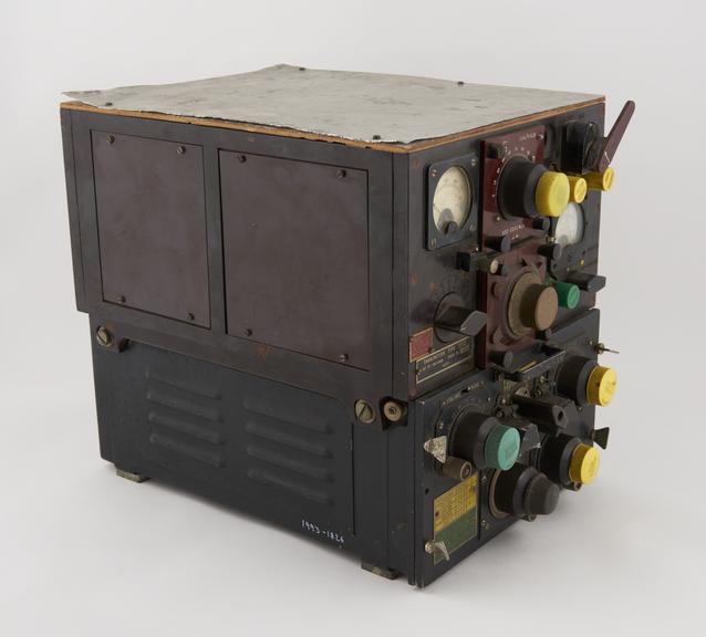 Radio transmitter, type 1115.