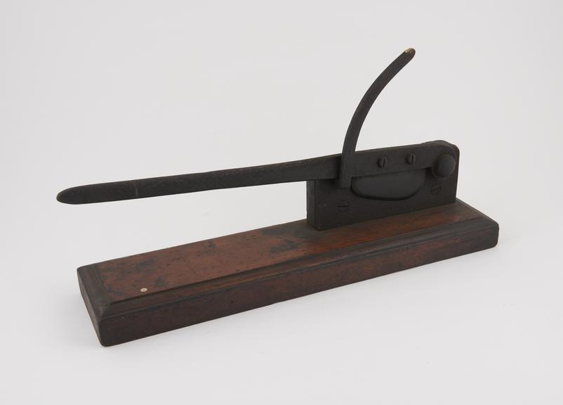 Herb cutter, rectangular wooden base