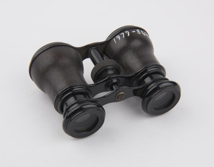 Pair of ?Galilean? type field glass binoculars (3-4 power &