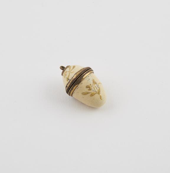 Enamelled metal vinaigrette, acorn shaped, unscrews