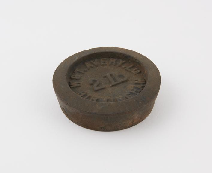 2 lb weight, iron, by W. and T. Avery, Birmingham, 1870-1930