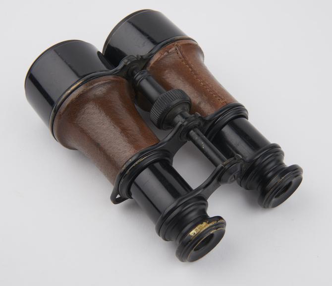 Pair of ?Galilean? type field glass binoculars