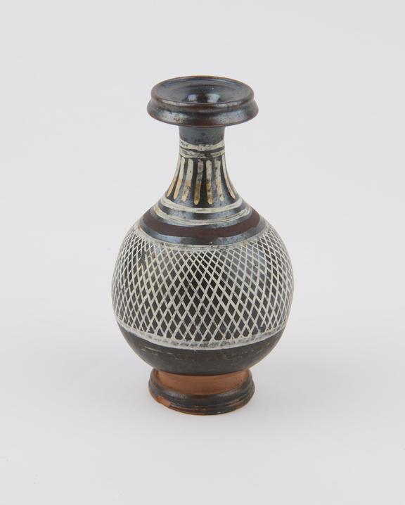 Small Grathian flask, with ovoid body and flat moulded rim