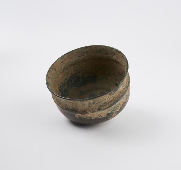 Bronze bowl (bleeding bowl)