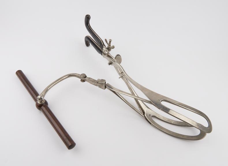 Tarnier's axis traction forceps with detachable handle