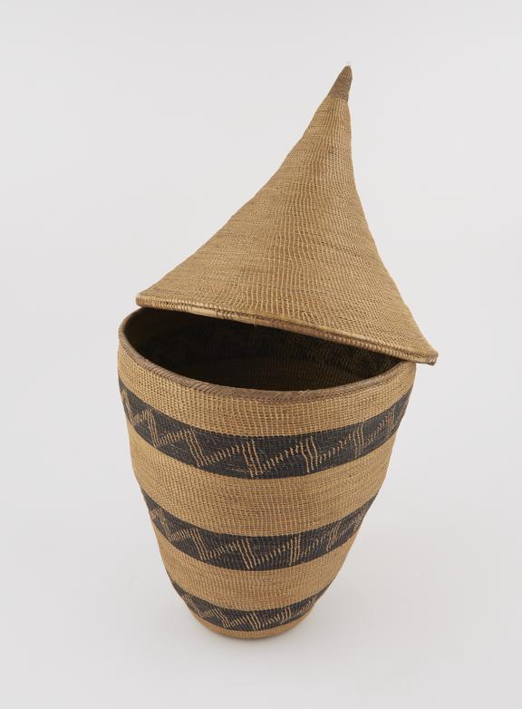 Woven grass basket, flower pot shaped body, sharply