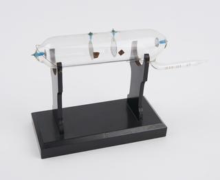 Crookes' tube for showing the interaction between parallel beams of cathode rays