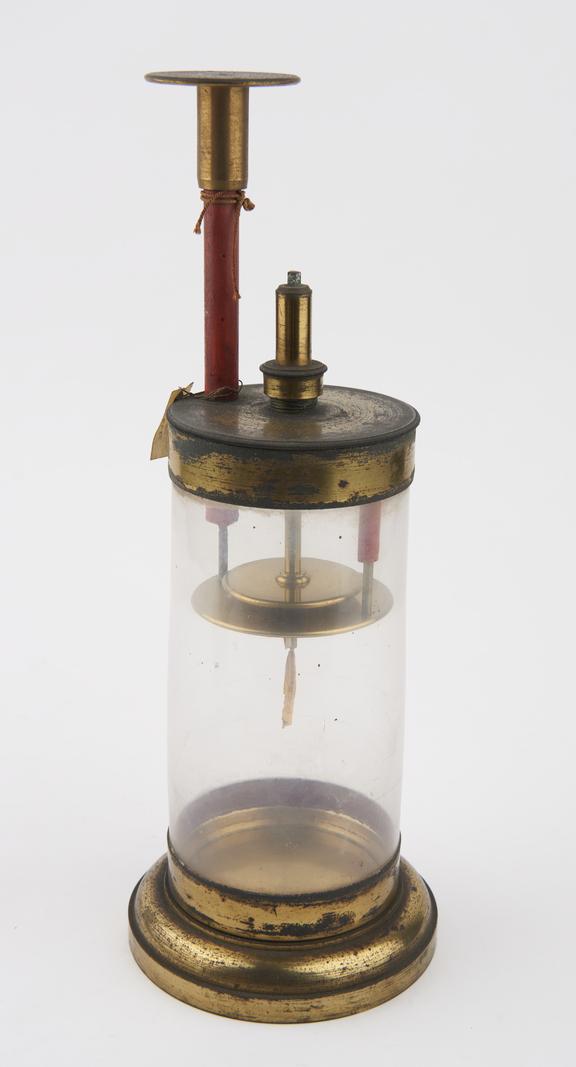 Condensing gold leaf electroscope