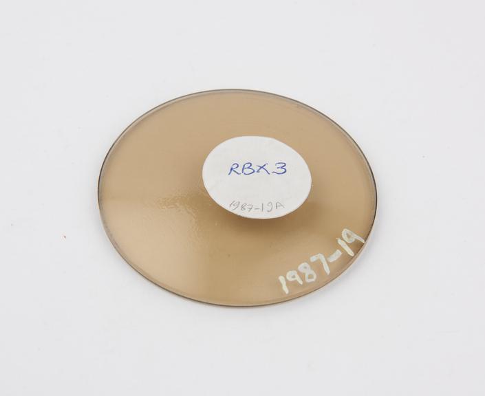 Ophthalmic lens blank in Reactolite Rapide photochromic glass