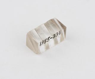 'Barred' type glass optical field-prism