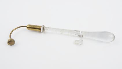 Glass curved discharger