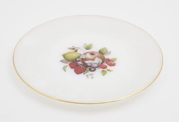 Plate made by automatic pressing