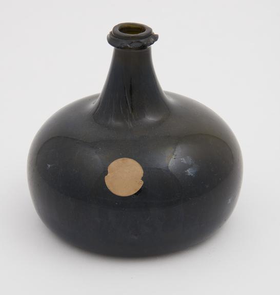 Serving bottle