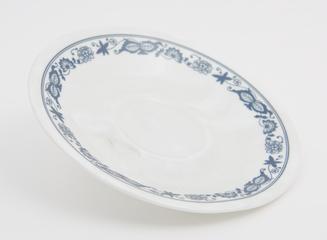 Pyrex saucer in Old Town Blue Design.