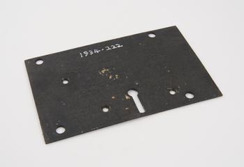 Metal plate with keyhole