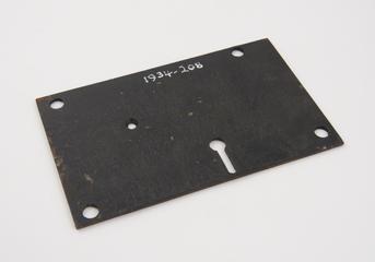 Metal plate with keyhole
