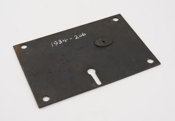 Metal plate with keyhole