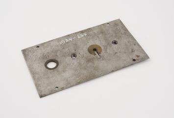 Metal plate with keyhole