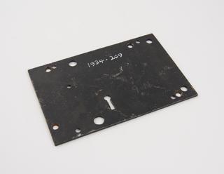 Metal plate with keyhole