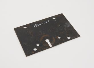 Metal plate with keyhole