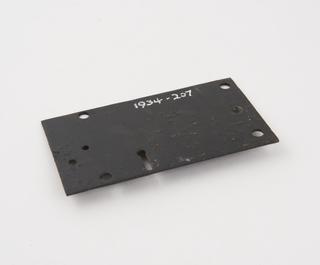 Metal plate with keyhole